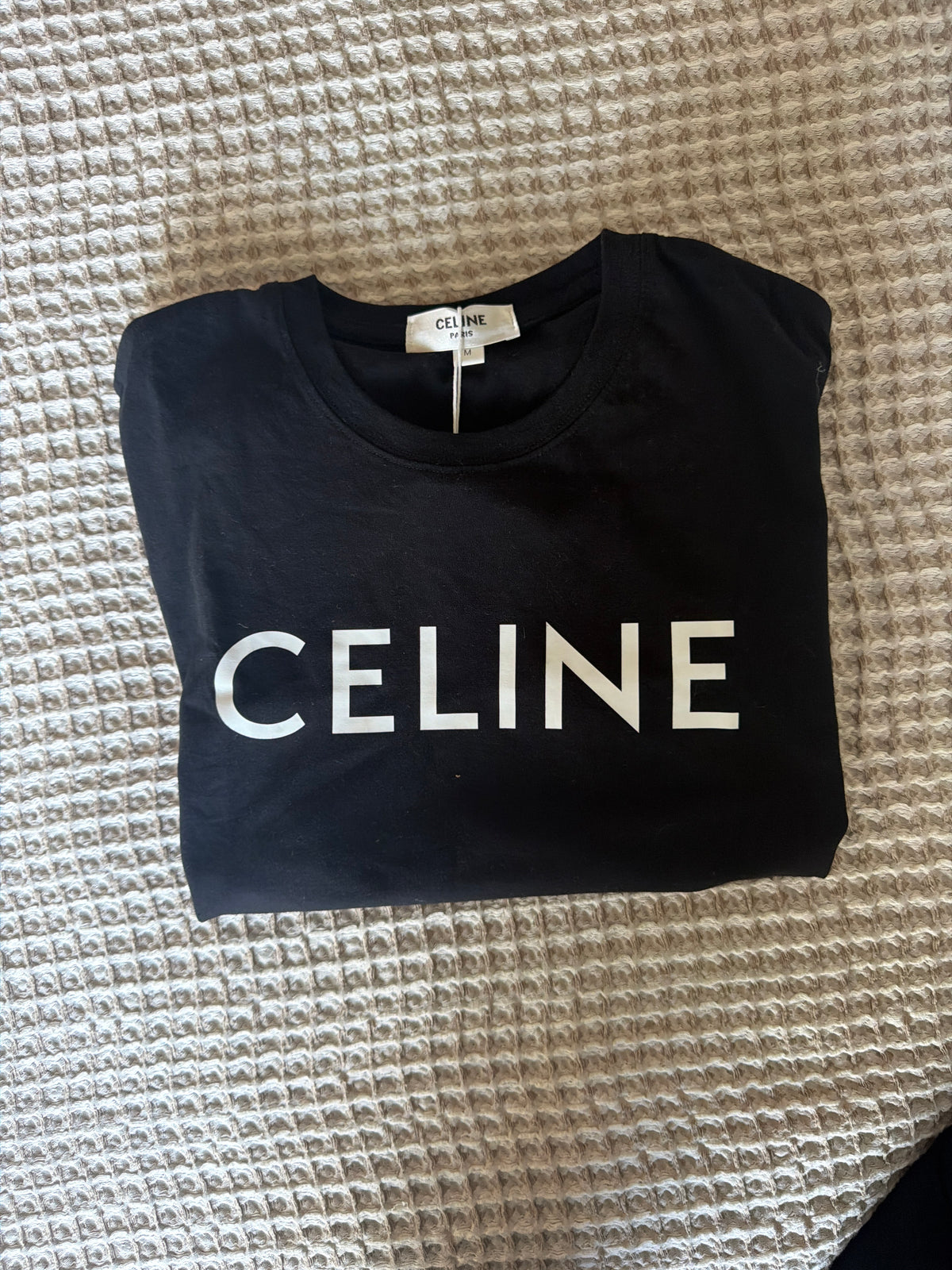 Black tee size M