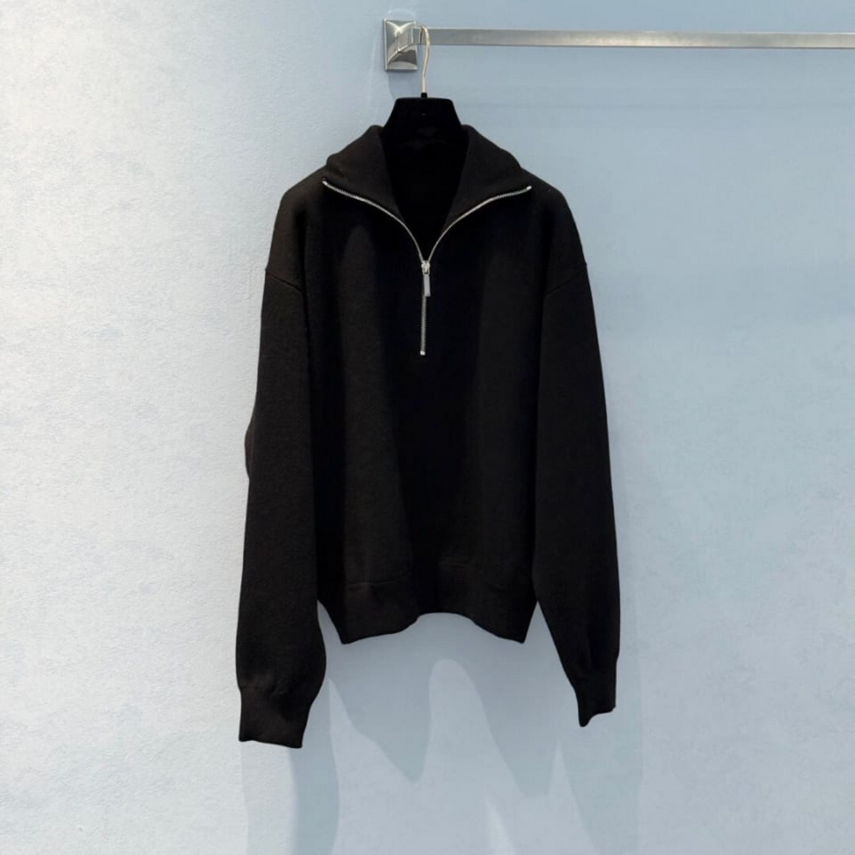 Zip pull