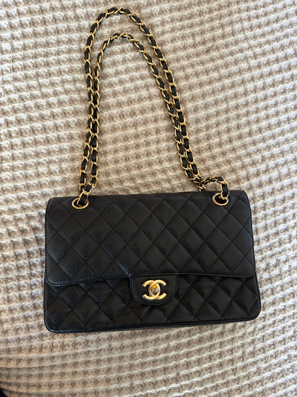 Flap black