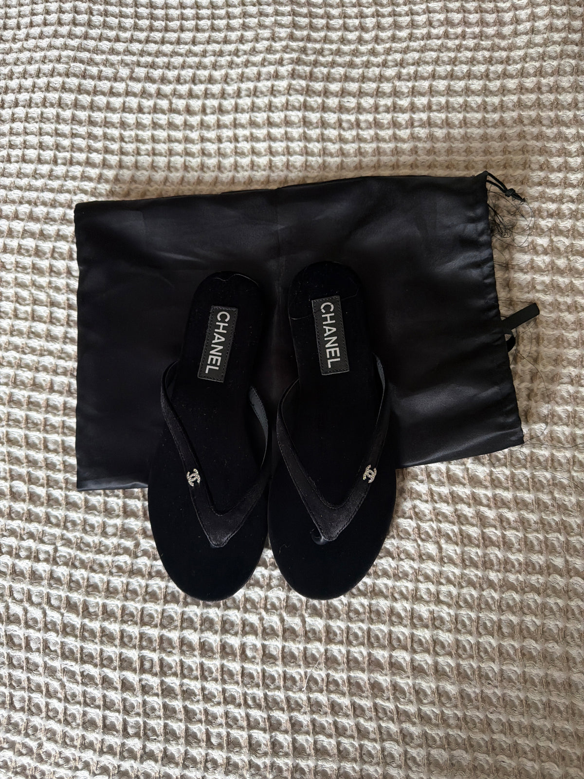 Velvet slides size 39