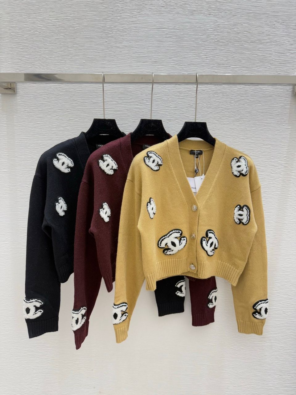 Cardigan all over logo