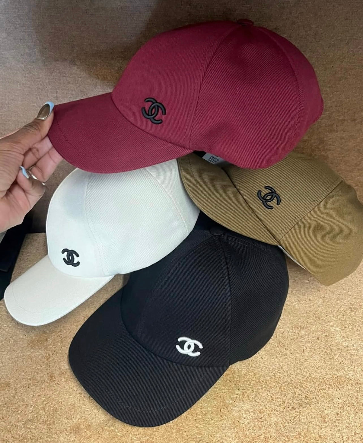 LOGO CAPS