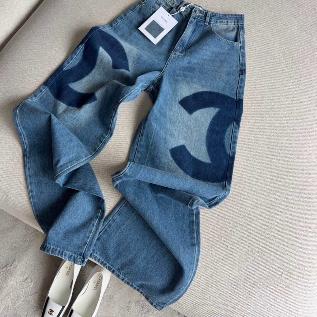 Logo jeans