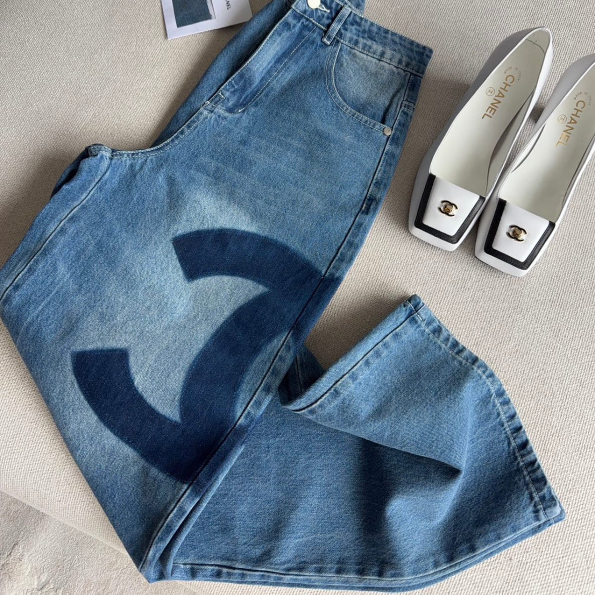 Logo jeans