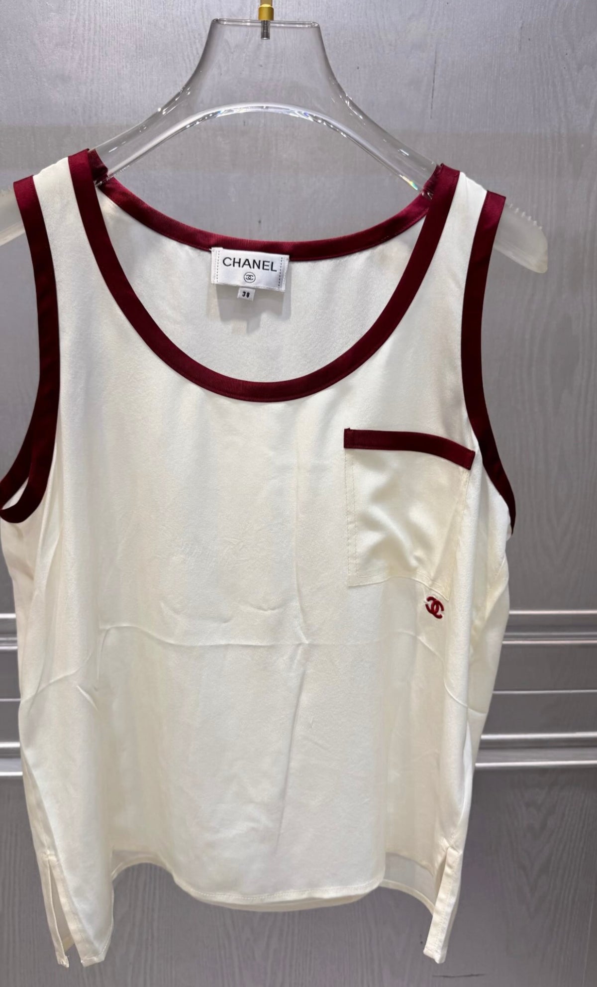 Loose fit top white burgundy