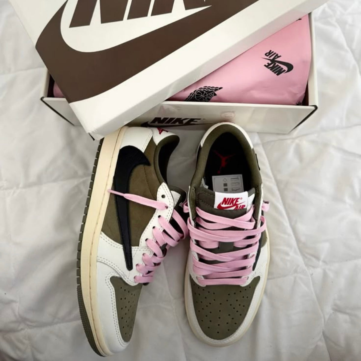 Scott sneakers black