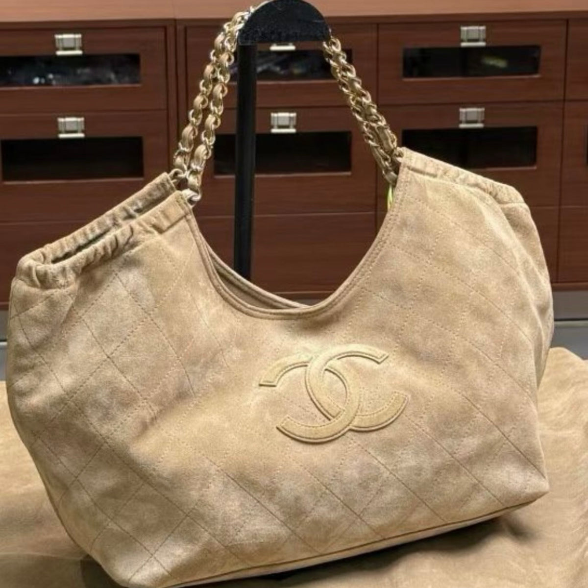 Sued shopper bag
