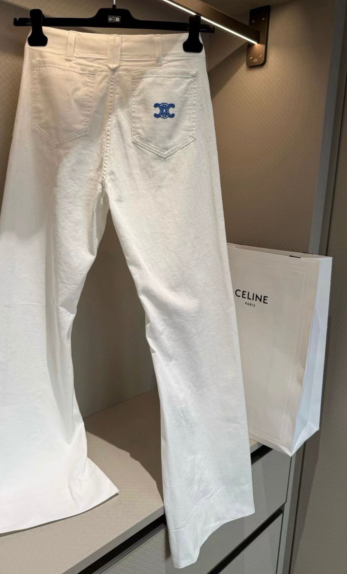 WHITE JEANS