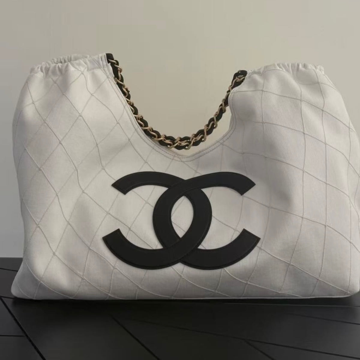 White shopper bag