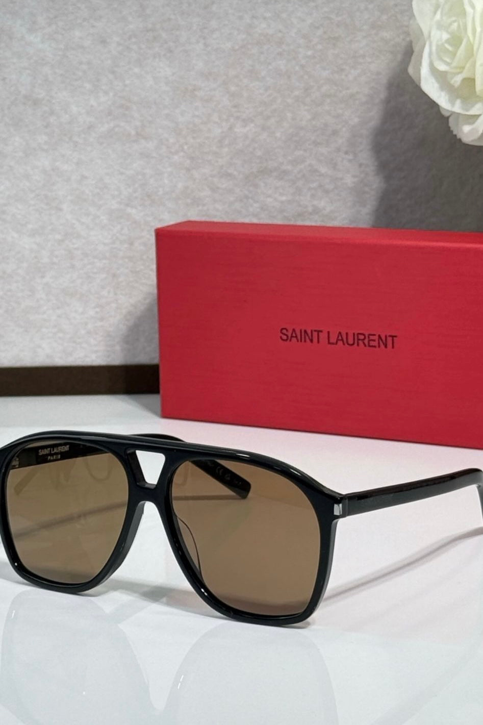 Yv Sunnie Pilot HQ with box